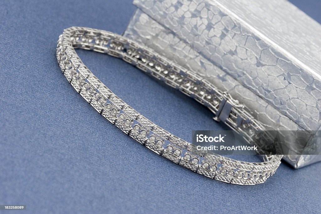 Bracelet Diamant or blanc - Photo de Beauté libre de droits