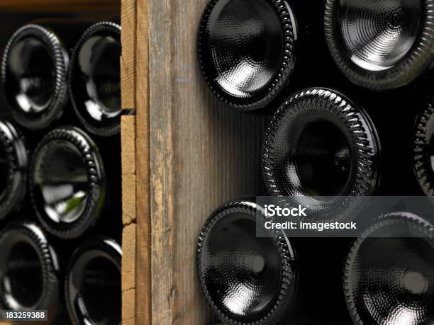 Wine Weinkeller Stockfoto und mehr Bilder von Alkoholisches Getränk - Alkoholisches Getränk, Alt, Alterungsprozess