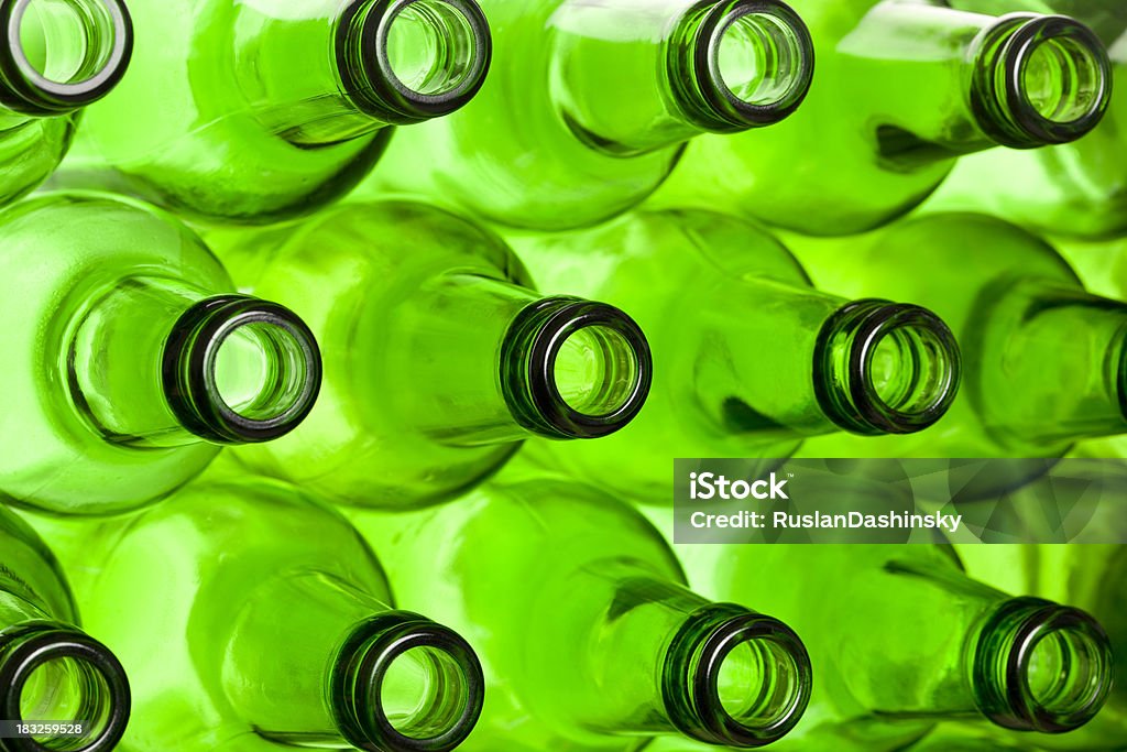 Grüne Ausschnitte von Bier in Flaschen. - Lizenzfrei Flasche Stock-Foto