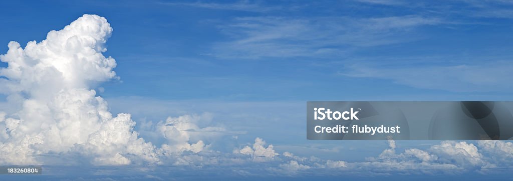 Bellissimo cloud formazione - Foto stock royalty-free di A mezz'aria