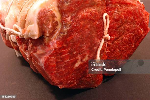 Orgânico Bio Assado De Carne De Bovino - Fotografias de stock e mais imagens de Amarrado - Amarrado, Biologia, Carne