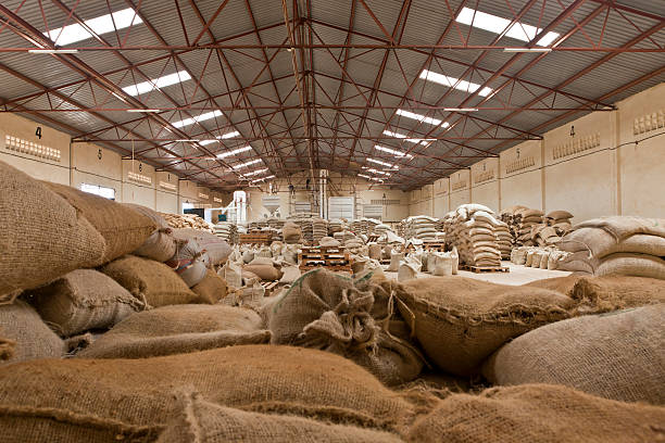 kaffee mill warehouse von nairobi, kenia - coffee sack bag warehouse stock-fotos und bilder