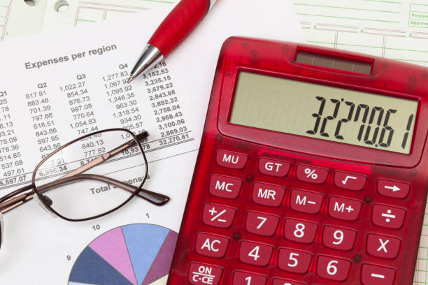 calculadora e informe de diagrama circular - spreadsheet pie chart chart report fotografías e imágenes de stock