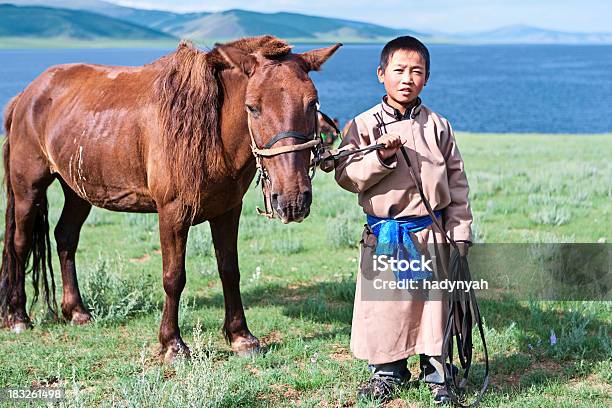 Photo libre de droit de Jeune Randonneur À Cheval Mongol banque d'images et plus d'images libres de droit de Savoir-faire - Savoir-faire, Activité de loisirs, Adulte