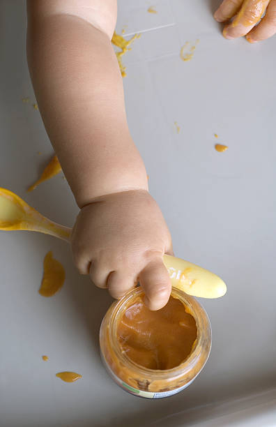 impatient de theatre - baby food photos et images de collection