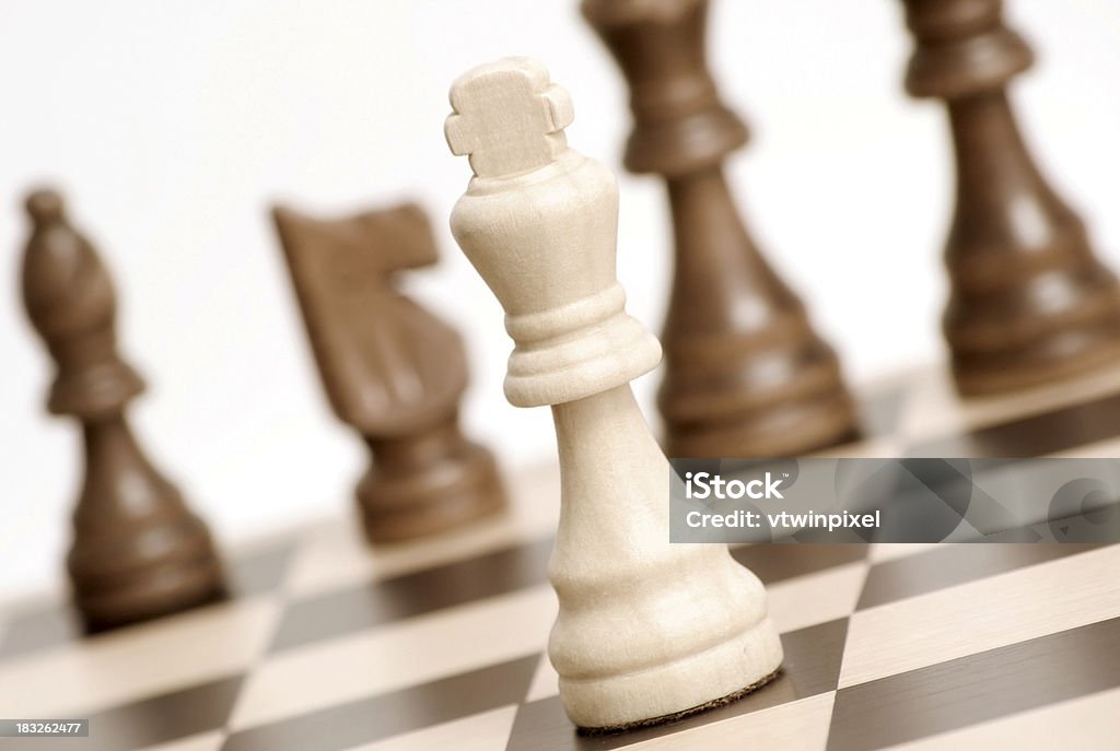 Плохой ситуации-шахматы игра - Стоковые фото Белый роялти-фри