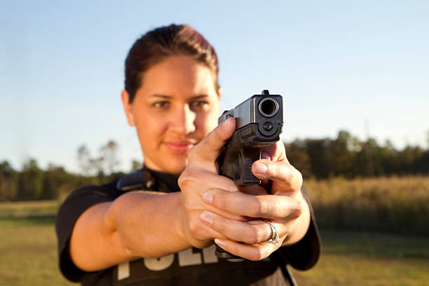 istock Police Woman Aiming Gun 183262531