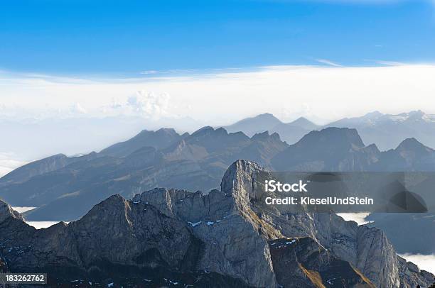 Schweizer Gebirge Stockfoto und mehr Bilder von Alpen - Alpen, Anhöhe, Ansicht aus erhöhter Perspektive