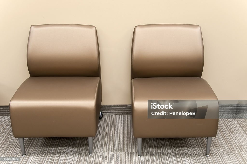 Zwei gold Stühlen - Lizenzfrei Eingangshalle - Gebäudeteil Stock-Foto