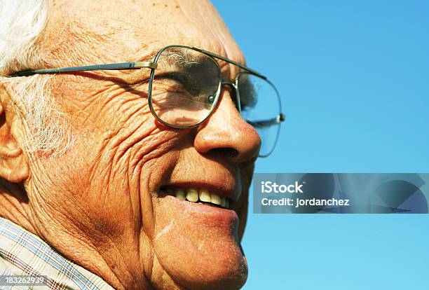Uomo Anziano - Fotografie stock e altre immagini di 70-79 anni - 70-79 anni, Adulto, Adulto in età matura
