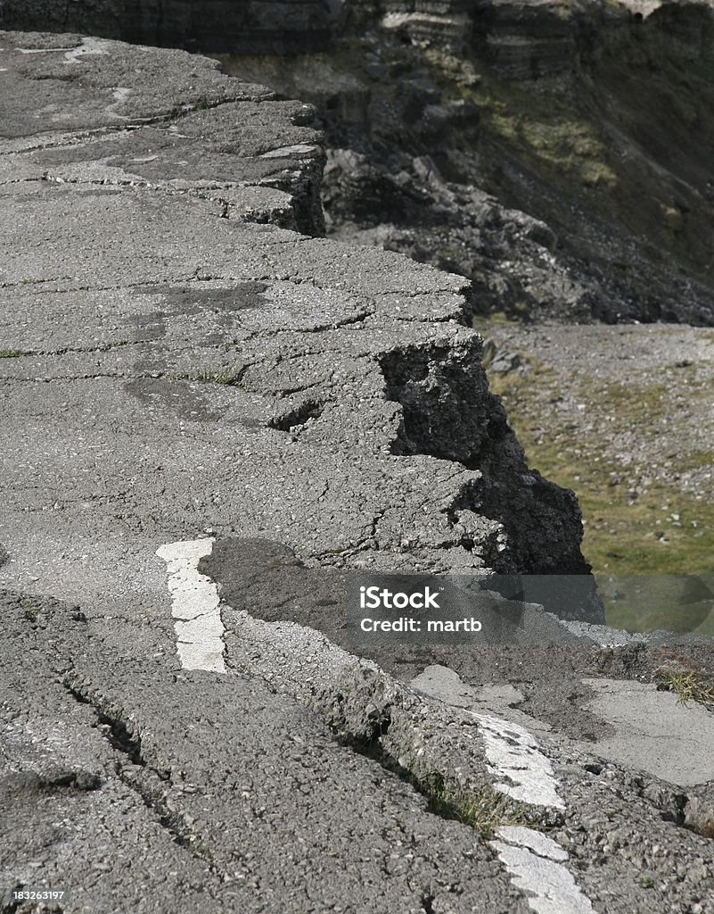 Broken Road - Foto de stock de Terremoto libre de derechos