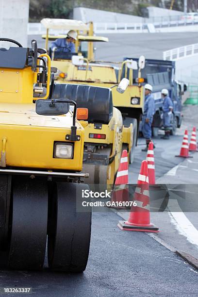 Abrindo Uma Estrada - Fotografias de stock e mais imagens de Machinery - Machinery, Maquinaria de Construção, Obra