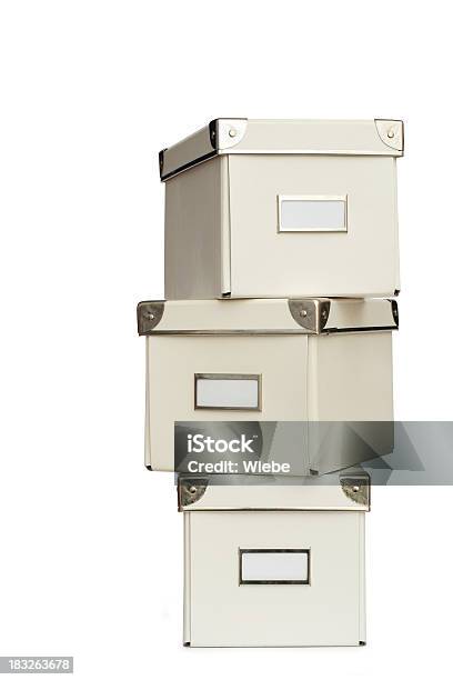 Blanco Tres Cajas Con Esquinas De Metal Foto de stock y más banco de imágenes de Apilable - Apilable, Archivo, Archivos