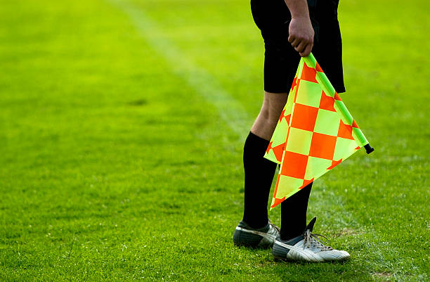 árbitro de futebol - referee soccer authority linesman - fotografias e filmes do acervo