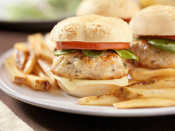 mini hamburger di tacchino con spinaci e pomodori - havarti foto e immagini stock