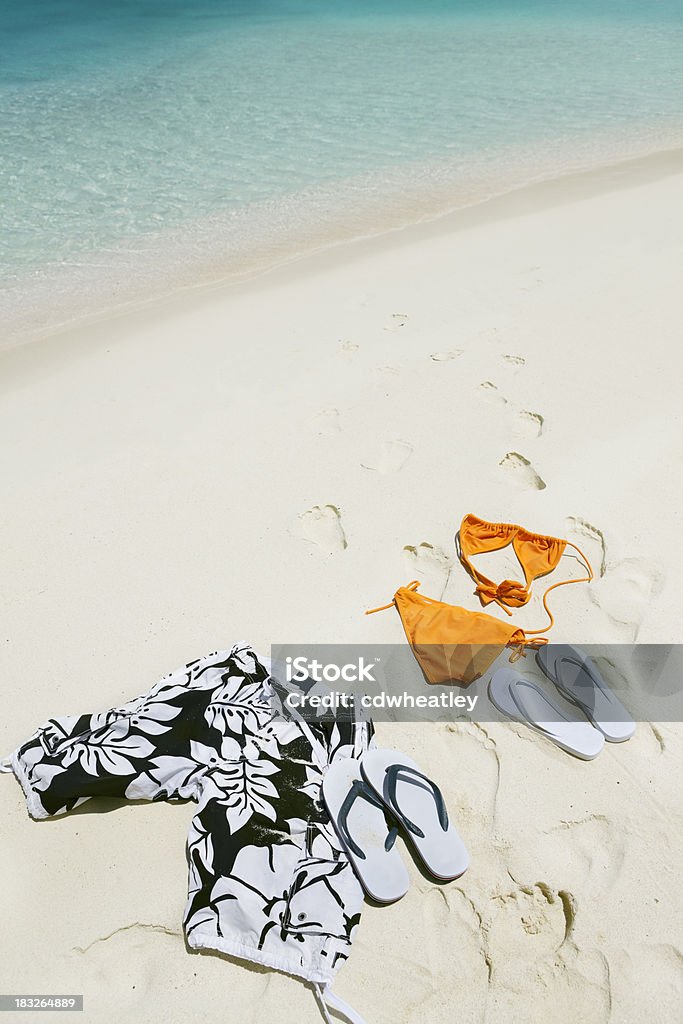 Calção-de-banho de biquíni e na areia em uma Praia das Caraíbas - Royalty-free Calção de Banho Foto de stock