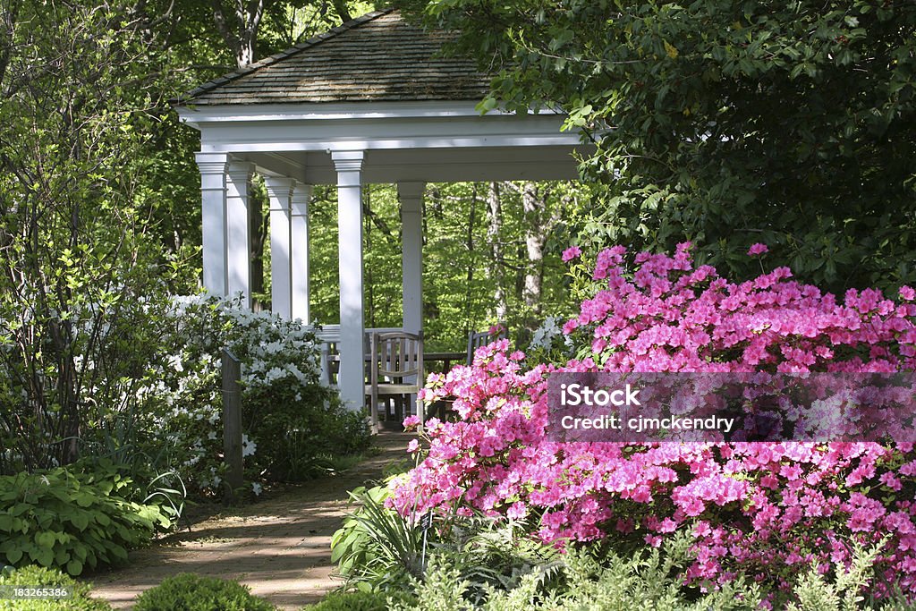 Belvédère au printemps - Photo de Azalée libre de droits