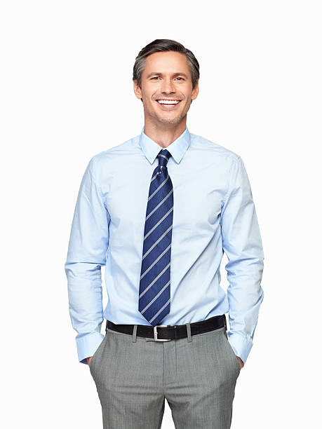 affaires senior souriant sur fond blanc - shirt necktie men businessman photos et images de collection