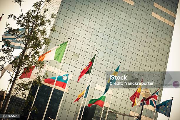 Photo libre de droit de Gratteciel Du Parlement Européen À Bruxellesnational Du Drapeau banque d'images et plus d'images libres de droit de Allemagne