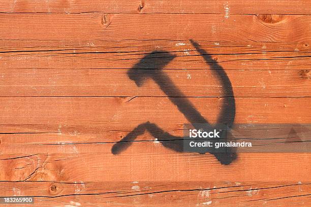 Martelo E Foice Graffiti - Fotografias de stock e mais imagens de Acabado - Acabado, Antiga União Soviética, Arranhado