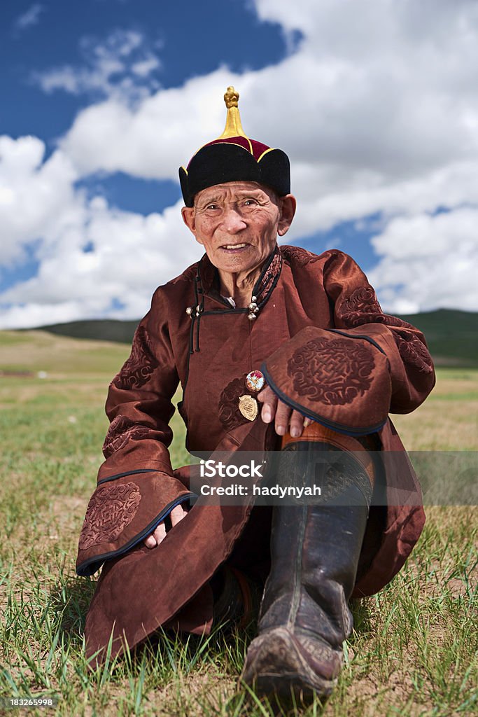 Mongol velho homem em roupa nacional, medalhas no peito - Royalty-free Adulto Foto de stock