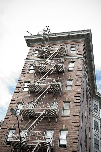 istock Poor Urban Apartments Living 183266154