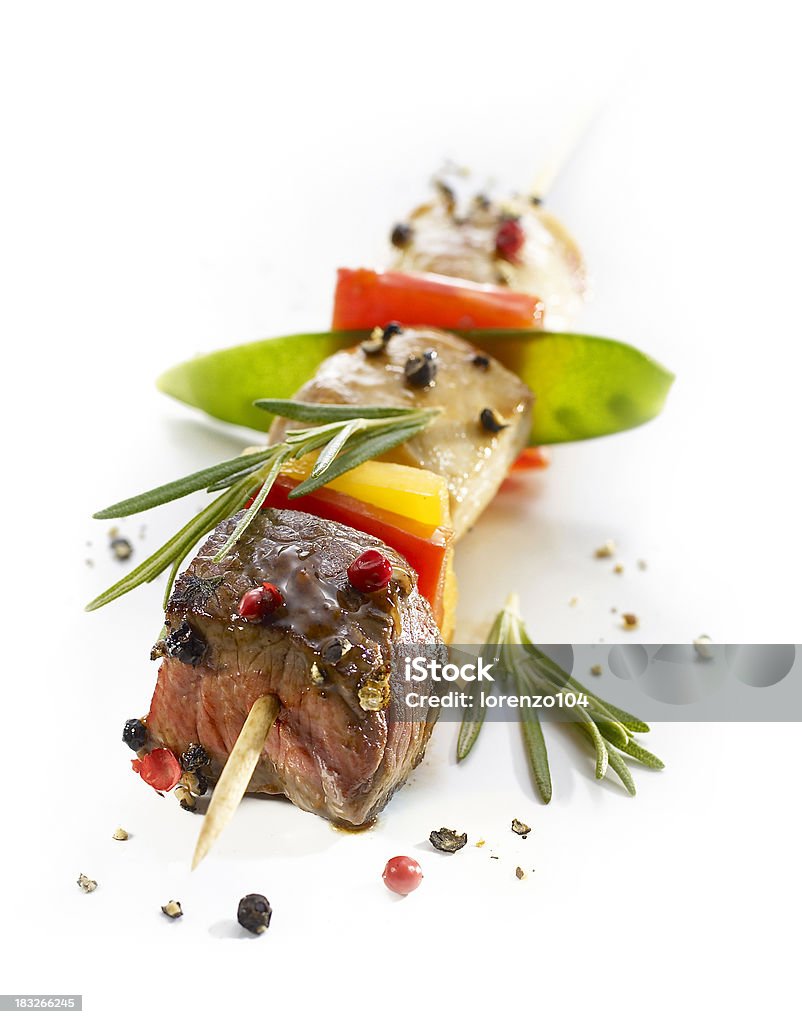 Churrasco com carne fresca picada e produtos hortícolas - Royalty-free Espeto Foto de stock
