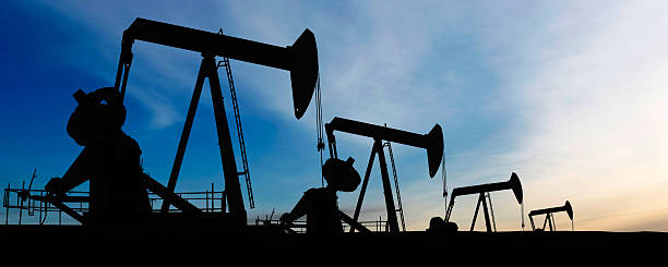 xxxl pumpjack силуэты - oil pump oil industry alberta equipment стоковые фото и изображения