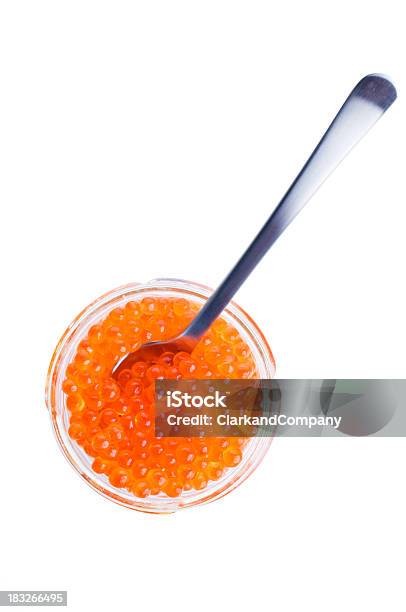 Foto de Pote De Caviar Vermelho Vista De Cima Isolado e mais fotos de stock de Caviar - Caviar, Colher - Faqueiro, Alimentação Saudável