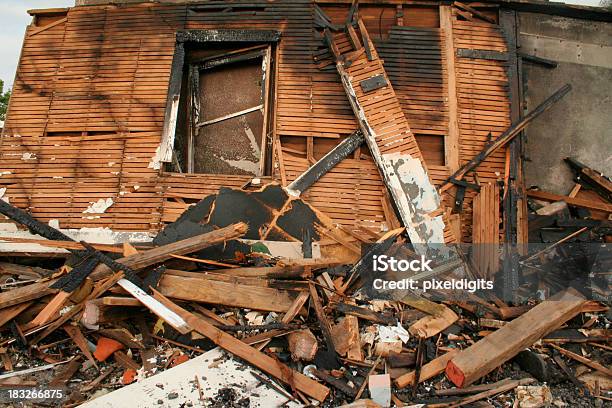 Photo libre de droit de Brûlées Mur banque d'images et plus d'images libres de droit de Accident et désastre - Accident et désastre, Affaires, Assurance habitation