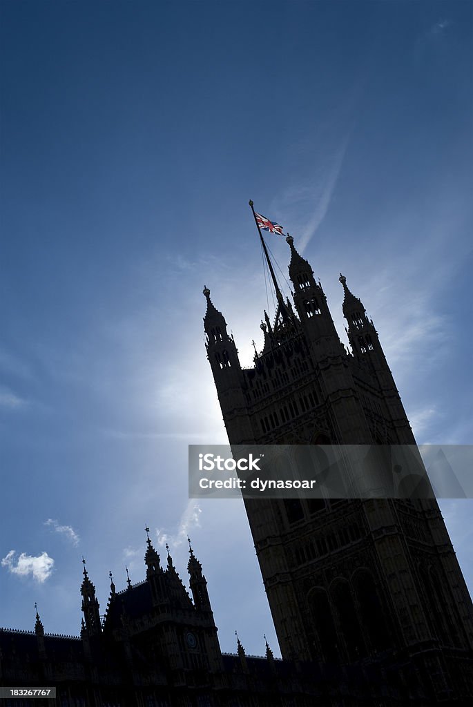 Parlamento britannico silhouetted notevolmente - Foto stock royalty-free di Architettura