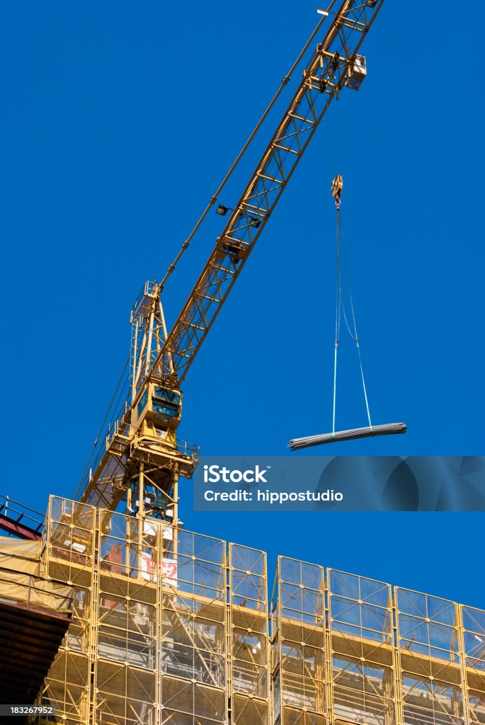Crane lifting - Lizenzfrei Architektur Stock-Foto
