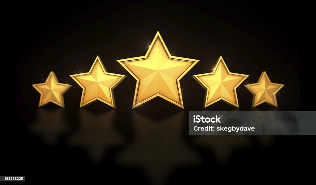 Cinq étoiles dans une ligne sur noir - Photo de Chiffre 5 libre de droits
