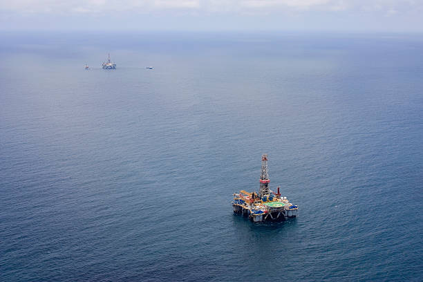 엔진오일 장치 - oil rig sea remote oil industry 뉴스 사진 이미지