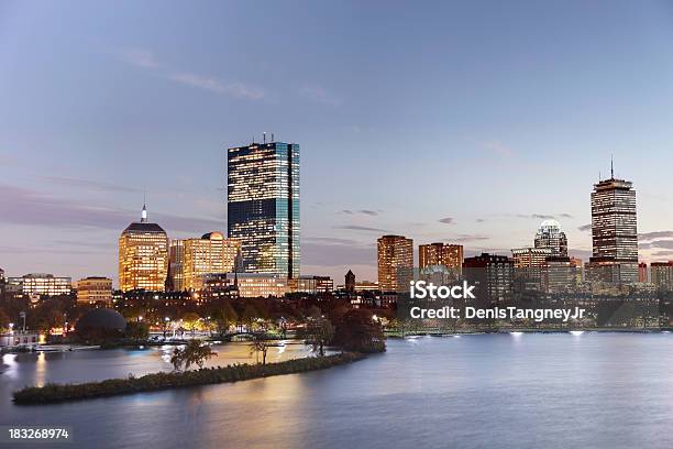 Skyline Di Boston - Fotografie stock e altre immagini di Boston - Massachusetts - Boston - Massachusetts, Fiume, Notte