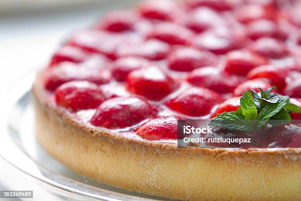 Tarte De Morango E Creme - Fotografias de stock e mais imagens de Bolo - Sobremesa - Bolo - Sobremesa, Morango, Ricota