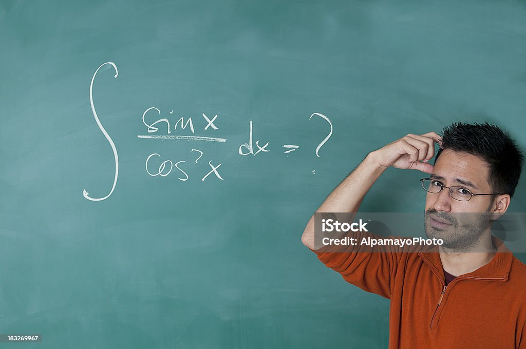 Difícil problema matemático para resolver (blackboard) IV - Royalty-free Aluno da Escola Secundária Foto de stock