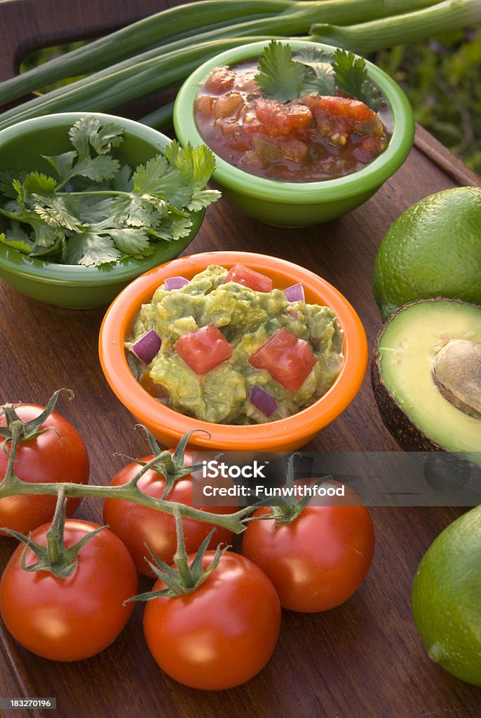 Avocat du Guacamole sauce tomate & mexicain pique-nique estival des en-cas et hors-d'œuvre - Photo de Aliment libre de droits