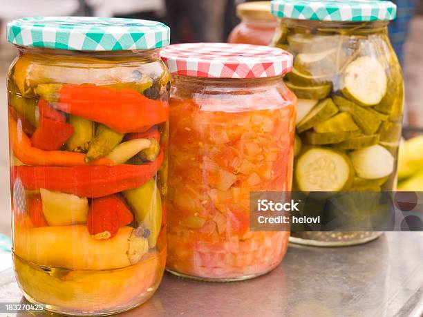 Foto de Conservas Da Casa e mais fotos de stock de Alho - Alho, Alimentação Saudável, Antepasto