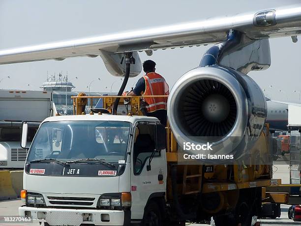 Jetfuel - Fotografias de stock e mais imagens de Abastecer - Abastecer, Aeroporto, Óleo