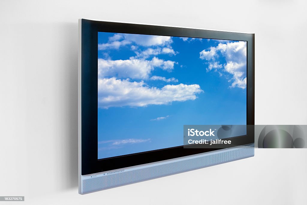 Nowy duży telewizor LED zamontowane na ścianie - Zbiór zdjęć royalty-free (Bez ludzi)