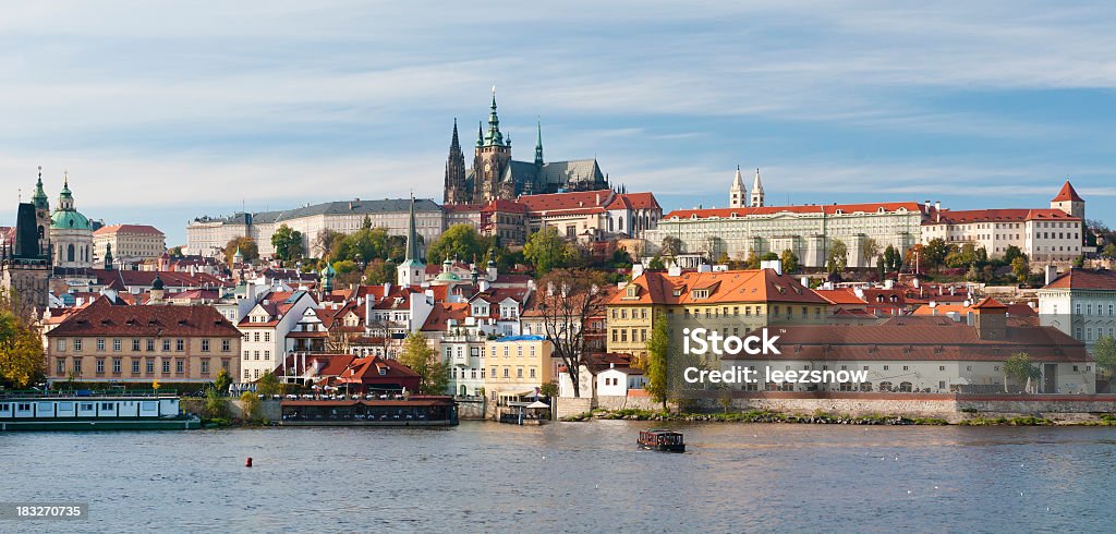 El Castillo de Praga de los edificios - Foto de stock de Aire libre libre de derechos