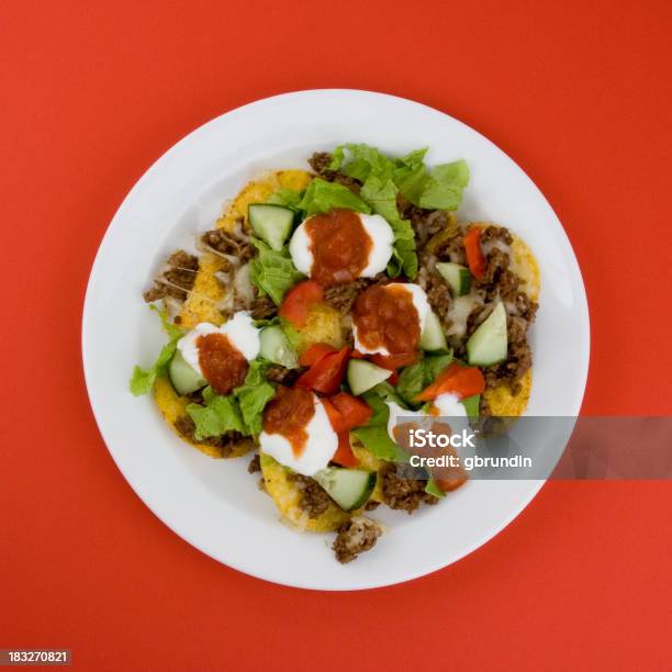 Nacho Placa Foto de stock y más banco de imágenes de Alimento - Alimento, Cafetería de carretera, Calor