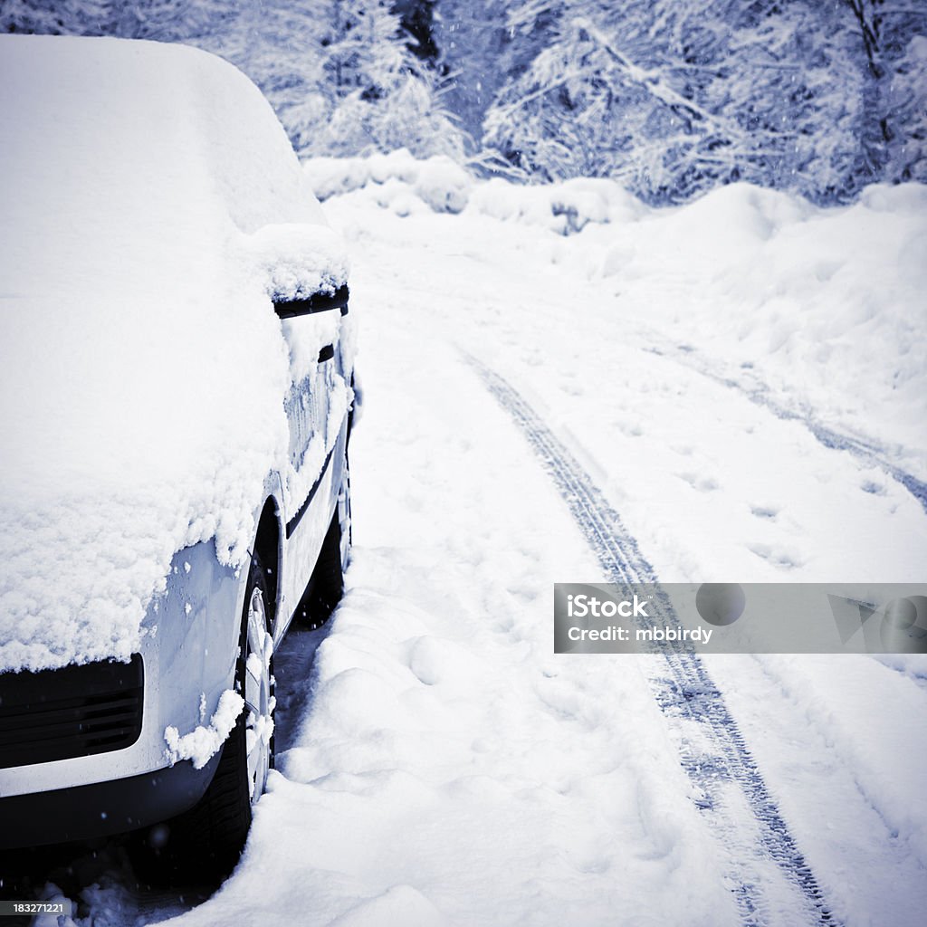 Estacionar carro coberto de neve - Foto de stock de Carro royalty-free