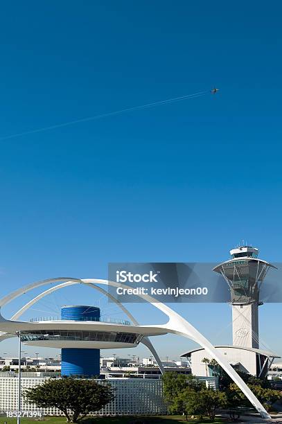 El Aeropuerto Lax De Los Ángeles Foto de stock y más banco de imágenes de Theme Building - Aeropuerto LAX - Theme Building - Aeropuerto LAX, Aeropuerto, Aeropuerto LAX