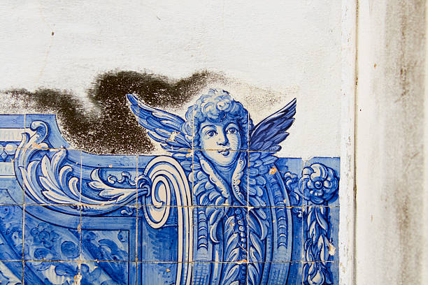 istock Old wall tiles in Lisbon 183271564