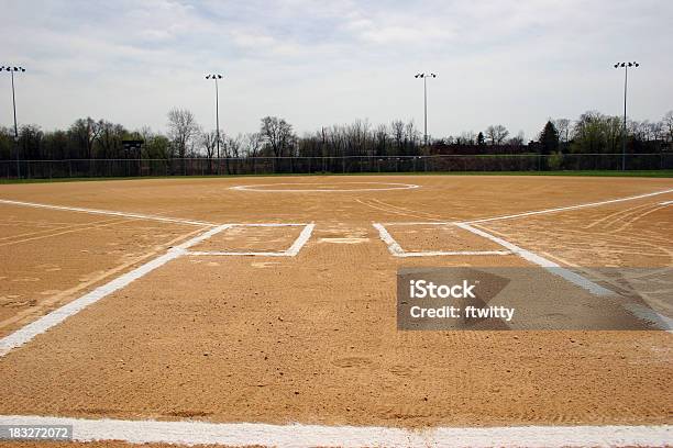 Vazio Campo De Basebol - Fotografias de stock e mais imagens de Campo Desportivo - Campo Desportivo, Softball - Desporto, Areia