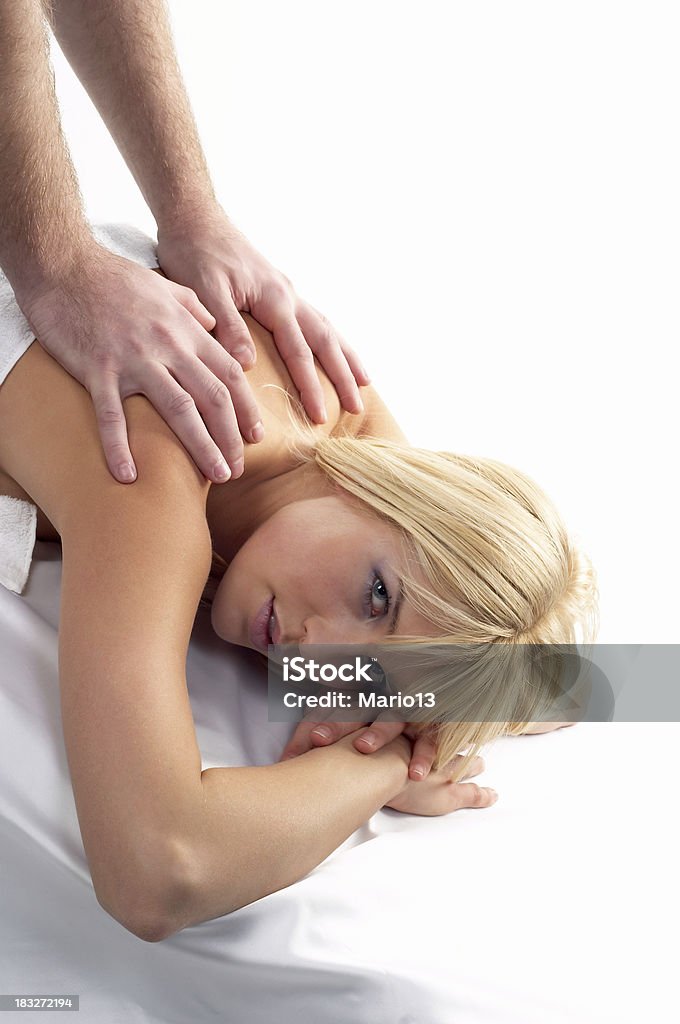 Linda menina recebendo uma massagem - Foto de stock de Adulto royalty-free