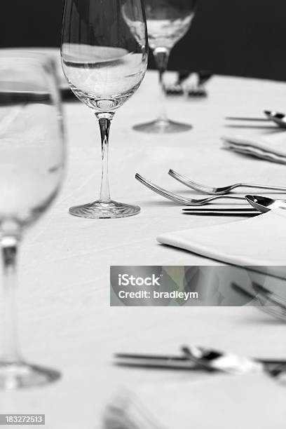 Gedeckter Tisch Stockfoto und mehr Bilder von Alkoholisches Getränk - Alkoholisches Getränk, Arrangieren, Blau