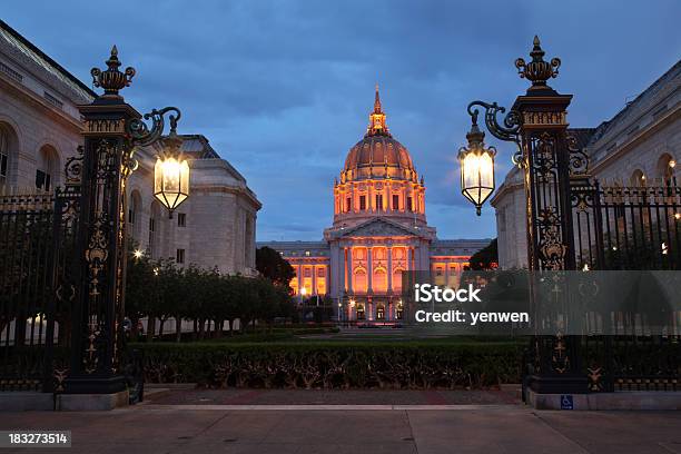 샌프란시시코 시청 야간에만 0명에 대한 스톡 사진 및 기타 이미지 - 0명, 가로등, 건물 외관